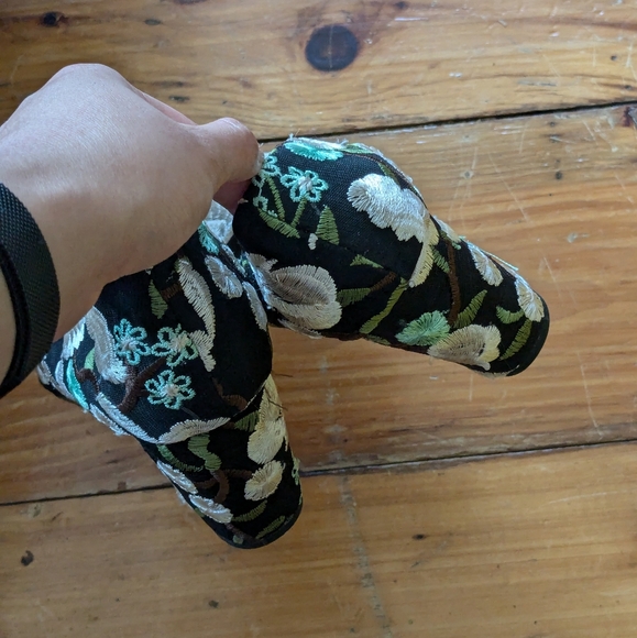 Elegant pumps with floral embroidery - Picture 4 of 5